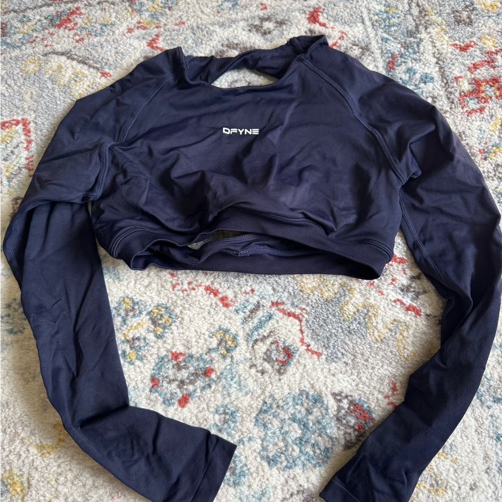DFYNE Navy Long-Sleeve Cropped Athletic Top